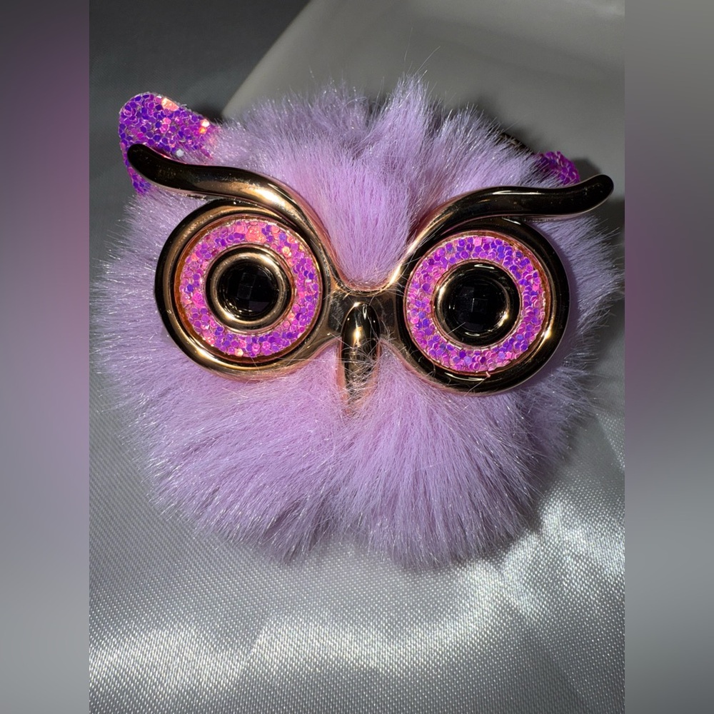 📝 La-Woot-Woot Fluffy Owl Bag Charm – Wise, Witty, and Glittery as Ever